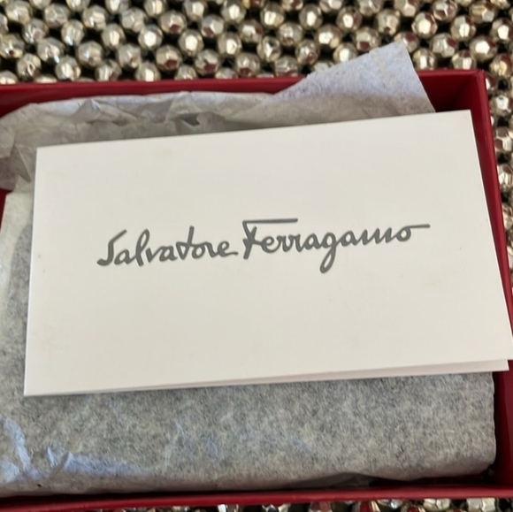 Salvatore Ferragamo EUC  unisex key holder - Picture 10 of 11